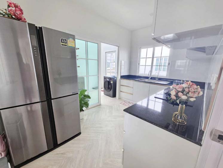 House with Shared Pool in Sukhumvit 